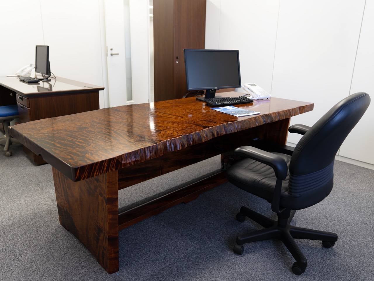 栃縮杢テーブル