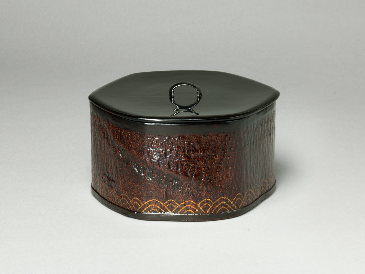 抜木皮 青海波文蔦跡水指