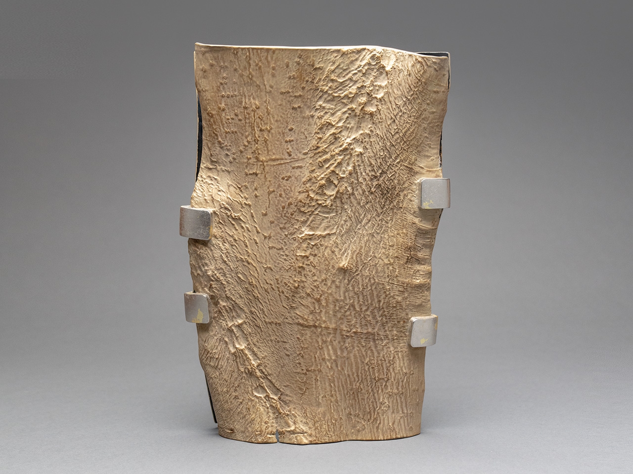 木皮板造花器 ―森 鎧う―