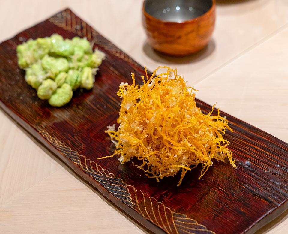 栗片木目 波文盛皿にのった美しいてんぷら