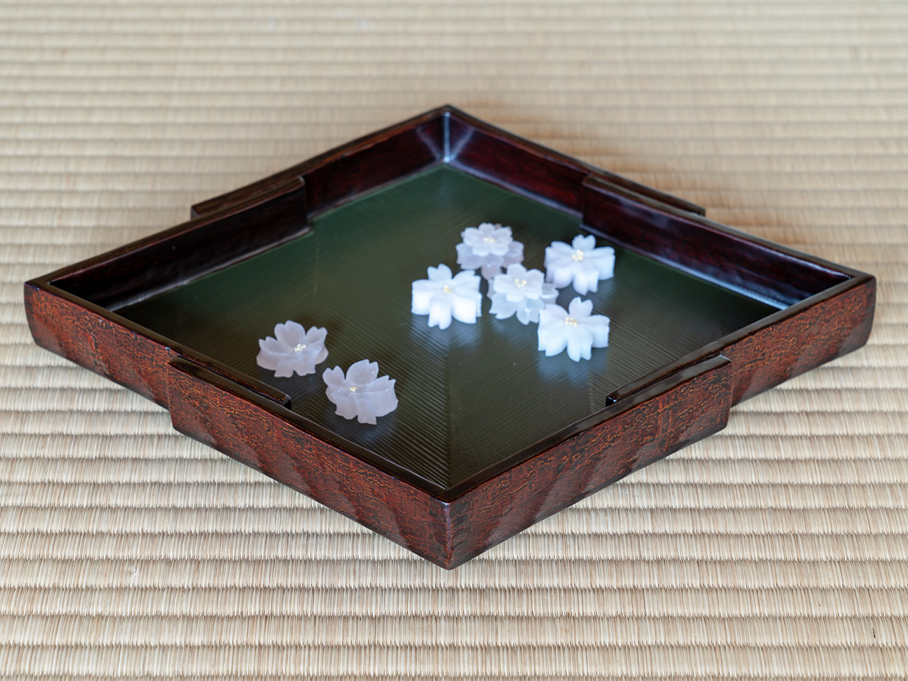 松皮菱の菓子器